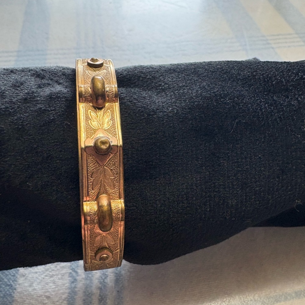 Elegant Gold-Toned Bracelet vintage 1960’s